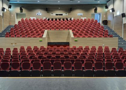 Teatrul Municipal „Matei Vișniec” Suceava dă startul stagiunii 2020-2021: Se anunță a fi o stagiune surprinzătoare, în care cuvântul de ordine va fi reinventarea