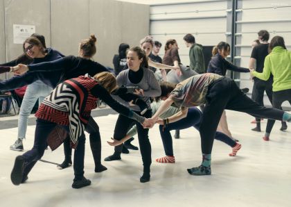14 noiembrie, ora 12.00 -Corpul surprinzător - Atelier de dans contemporan cu Andreea Novac