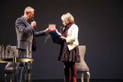 Diplomă de Excelență și Medalia Universității de Arte „George Enescu” din Iași, primite de Teatrul Municipal Suceava