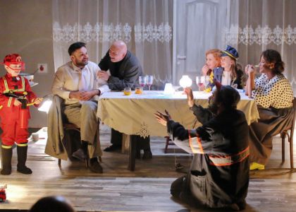 Cântăreața Cheală  de Eugène Ionesco, regia: Alex Bogdan în programul #ZTMV2021