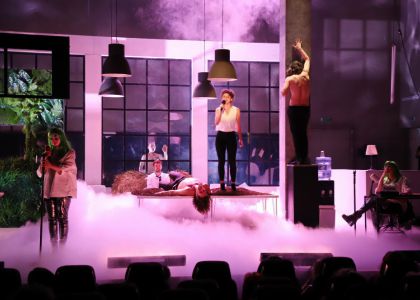 Spectacolul H.A.H. – Hidden Abuse Holdings  a revenit pe scena Teatrului Municipal „Matei Vișniec” Suceava