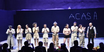 Noua producție a Teatrului ”Matei Vișniec” Suceava ”Întoarcerea acasă” primită cu entuziasm de public. Foc de artificii după premieră