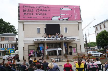 „Pisici pe acoperiș” și „Tăcerea dintre noi” au încheiat Festivalul de Teatru de la Suceava - INTERMEDIA TV