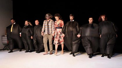 Teatrul ”Matei Vișniec” Suceava continuă marșul ”en fanfare” la Festivalul de la Avignon. Săli pline și nume de marcă la spectacolele sale - SVNEWS