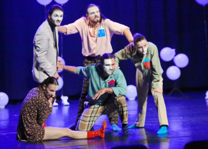 8 ani de teatru la Suceava - Spectacolul „Oaza nebunilor”