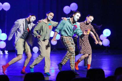 8 ani de teatru la Suceava - Spectacolul „Oaza nebunilor”