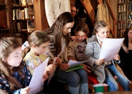 Atelierul de lecturi cu voce tare: cum citim poezia și cum transmitem emoția poetică