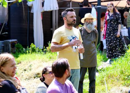 FERMA ANIMALELOR, de  George Orwell. Lectură performativă susținută de actorii Teatrului Municipal „Matei Vișniec” Suceava