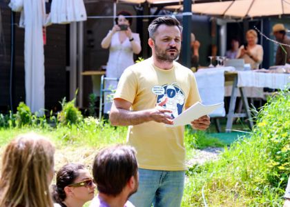 FERMA ANIMALELOR, de  George Orwell. Lectură performativă susținută de actorii Teatrului Municipal „Matei Vișniec” Suceava