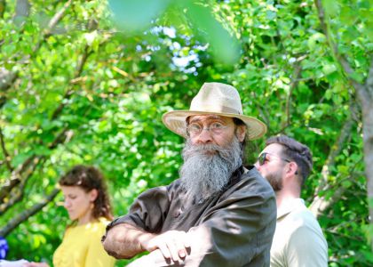 FERMA ANIMALELOR, de  George Orwell. Lectură performativă susținută de actorii Teatrului Municipal „Matei Vișniec” Suceava