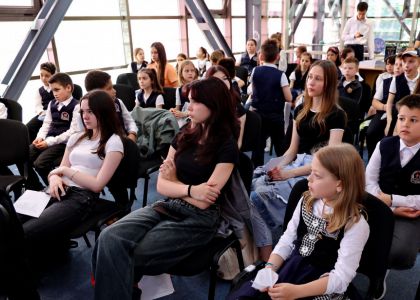 Cum să citim poezia cu voce tare? Atelier pentru copii. „Consulatul lunii” de Matei Vișniec -  lansare de carte, editura Humanitas Junior