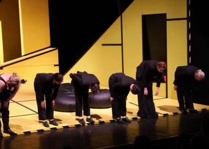 HAOS (XAOC) de Myka Myllyaho. Teatrul Dramatic de Stat „Geo Milev” Stara Zagora, Bulgaria