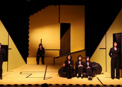 HAOS (XAOC) de Myka Myllyaho. Teatrul Dramatic de Stat „Geo Milev” Stara Zagora, Bulgaria