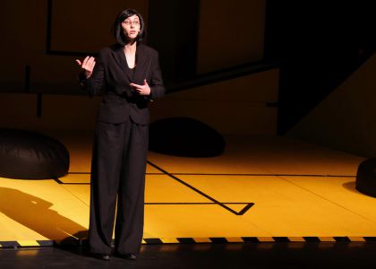 HAOS (XAOC) de Myka Myllyaho. Teatrul Dramatic de Stat „Geo Milev” Stara Zagora, Bulgaria