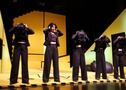 HAOS (XAOC) de Myka Myllyaho. Teatrul Dramatic de Stat „Geo Milev” Stara Zagora, Bulgaria