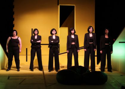 HAOS (XAOC) de Myka Myllyaho. Teatrul Dramatic de Stat „Geo Milev” Stara Zagora, Bulgaria