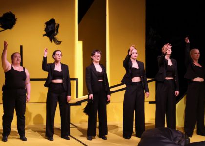 HAOS (XAOC) de Myka Myllyaho. Teatrul Dramatic de Stat „Geo Milev” Stara Zagora, Bulgaria
