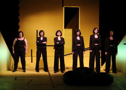 HAOS (XAOC) de Myka Myllyaho. Teatrul Dramatic de Stat „Geo Milev” Stara Zagora, Bulgaria