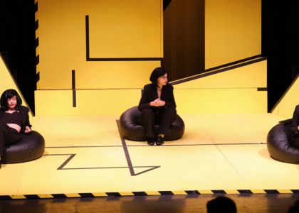 HAOS (XAOC) de Myka Myllyaho. Teatrul Dramatic de Stat „Geo Milev” Stara Zagora, Bulgaria