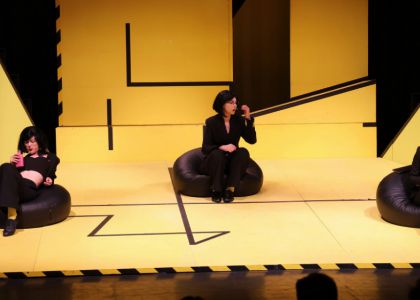 HAOS (XAOC) de Myka Myllyaho. Teatrul Dramatic de Stat „Geo Milev” Stara Zagora, Bulgaria