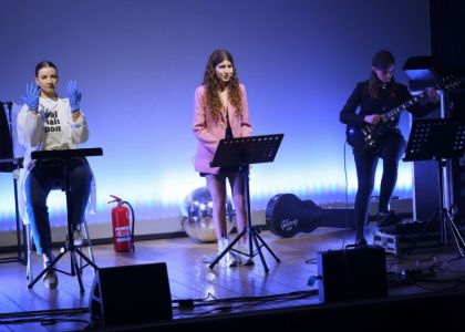 Papiloma Student Party, de Alina Pietrăreanu. Teatrul Studențesc Fabulinus Suceava