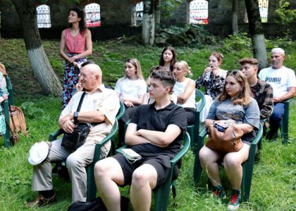 Spectacolul lectură „Ferma Animalelor” de George Orwell, în regia lui Cosmin Panaite a încheiat stagiunea 2024-2025