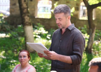 Spectacolul lectură „Ferma Animalelor” de George Orwell, în regia lui Cosmin Panaite a încheiat stagiunea 2024-2025