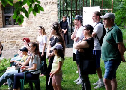 Spectacolul lectură „Ferma Animalelor” de George Orwell, în regia lui Cosmin Panaite a încheiat stagiunea 2024-2025