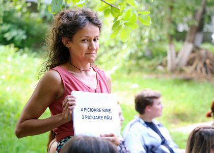 Spectacolul lectură „Ferma Animalelor” de George Orwell, în regia lui Cosmin Panaite a încheiat stagiunea 2024-2025