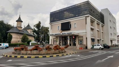 Anunț privind închirierea sălii de spectacole a TMMVS