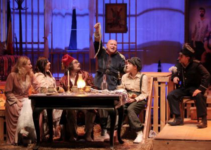 22 / Sâmbătă / 19:00 - O noapte furtunoasă, de Ion Luca Caragiale, regia Mădălin Hîncu