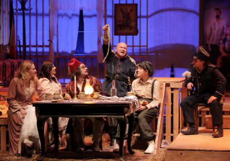 22 / Sâmbătă / 19:00 - O noapte furtunoasă, de Ion Luca Caragiale, regia Mădălin Hîncu