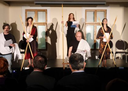 Lectura unui fragment din comedia „Lysistrata” de Aristofan la Muzeul Național al Bucovinei