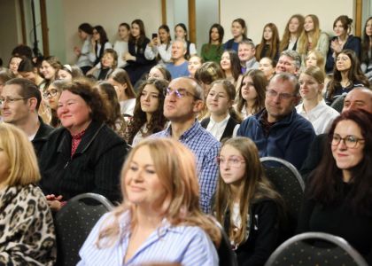 Lectura unui fragment din comedia „Lysistrata” de Aristofan la Muzeul Național al Bucovinei