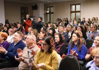 Lectura unui fragment din comedia „Lysistrata” de Aristofan la Muzeul Național al Bucovinei