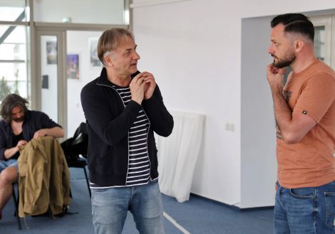 „Artă” de Yasmina Reza, în regia lui Felix Alexa, este noua producție a Teatrului Municipal „Matei Vișniec” Suceava