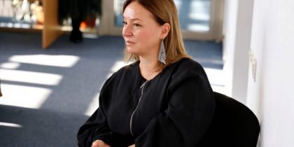 ”Mobilă și durere”, ”Nunta lui Decebal” și ”Legată cu funia de pămînt”, la Festivalul ”Zilele Teatrului Matei Vișniec”. Alina Mihăescu: Oferta este mare și pentru toată lumea