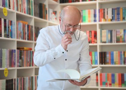 „Divanul artelor” – O călătorie fascinantă în universul poeziei și al teatrului, alături de Matei Vișniec și Gheorghe Cîrstian
