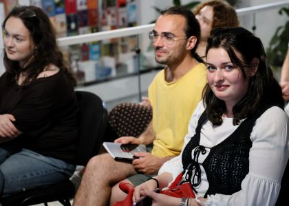„Divanul artelor” – O călătorie fascinantă în universul poeziei și al teatrului, alături de Matei Vișniec și Gheorghe Cîrstian