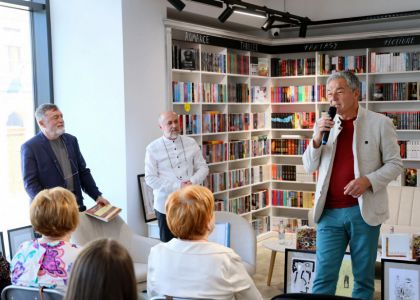 „Divanul artelor” – O călătorie fascinantă în universul poeziei și al teatrului, alături de Matei Vișniec și Gheorghe Cîrstian