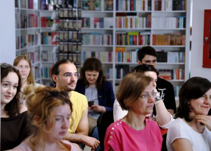 „Divanul artelor” – O călătorie fascinantă în universul poeziei și al teatrului, alături de Matei Vișniec și Gheorghe Cîrstian