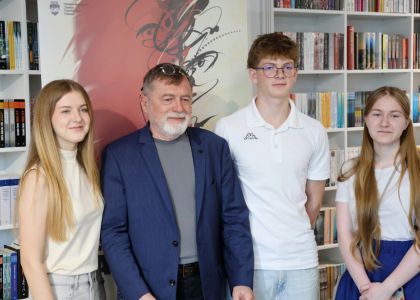„Divanul artelor” – O călătorie fascinantă în universul poeziei și al teatrului, alături de Matei Vișniec și Gheorghe Cîrstian