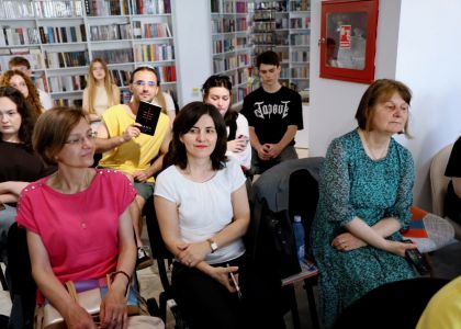 „Divanul artelor” – O călătorie fascinantă în universul poeziei și al teatrului, alături de Matei Vișniec și Gheorghe Cîrstian