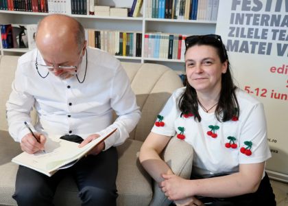 „Divanul artelor” – O călătorie fascinantă în universul poeziei și al teatrului, alături de Matei Vișniec și Gheorghe Cîrstian
