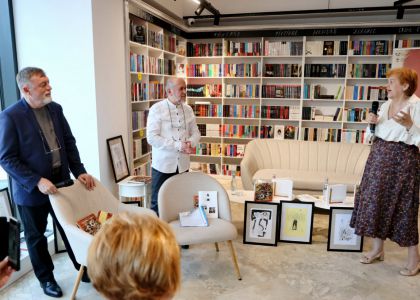 „Divanul artelor” – O călătorie fascinantă în universul poeziei și al teatrului, alături de Matei Vișniec și Gheorghe Cîrstian