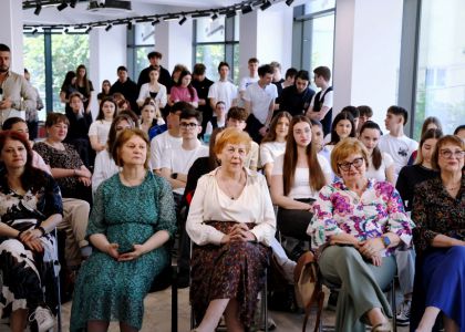 „Divanul artelor” – O călătorie fascinantă în universul poeziei și al teatrului, alături de Matei Vișniec și Gheorghe Cîrstian