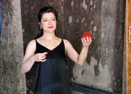 Festivalul Internaâional Zilele Teatrului Matei Vișniec, Ziua a 5-a: De la mitul răsturnat al Penelopei la haosul comic din mahalaua lui Caragiale
