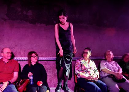 Festivalul Internaâional Zilele Teatrului Matei Vișniec, Ziua a 5-a: De la mitul răsturnat al Penelopei la haosul comic din mahalaua lui Caragiale