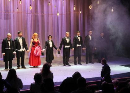 Festivalul Internaâional Zilele Teatrului Matei Vișniec, Ziua a 5-a: De la mitul răsturnat al Penelopei la haosul comic din mahalaua lui Caragiale