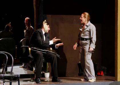 Festivalul Internaâional Zilele Teatrului Matei Vișniec, Ziua a 5-a: De la mitul răsturnat al Penelopei la haosul comic din mahalaua lui Caragiale